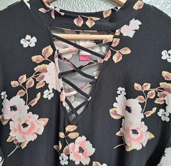 Pink Floral Tunic With A Criss Coss Neckline        Size XXL - Picture 2 of 10